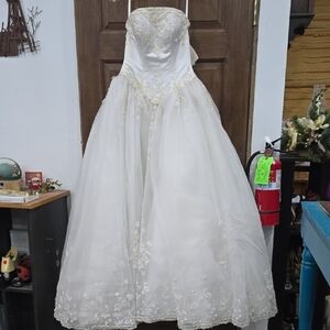 Strapless Lace Wedding Dress in White